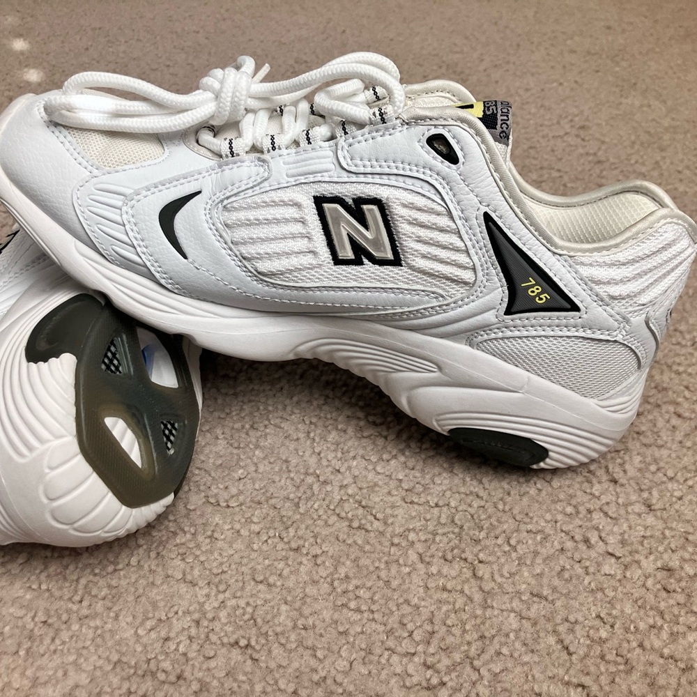 Men’s 9 1/2 New Balance Sneakers
